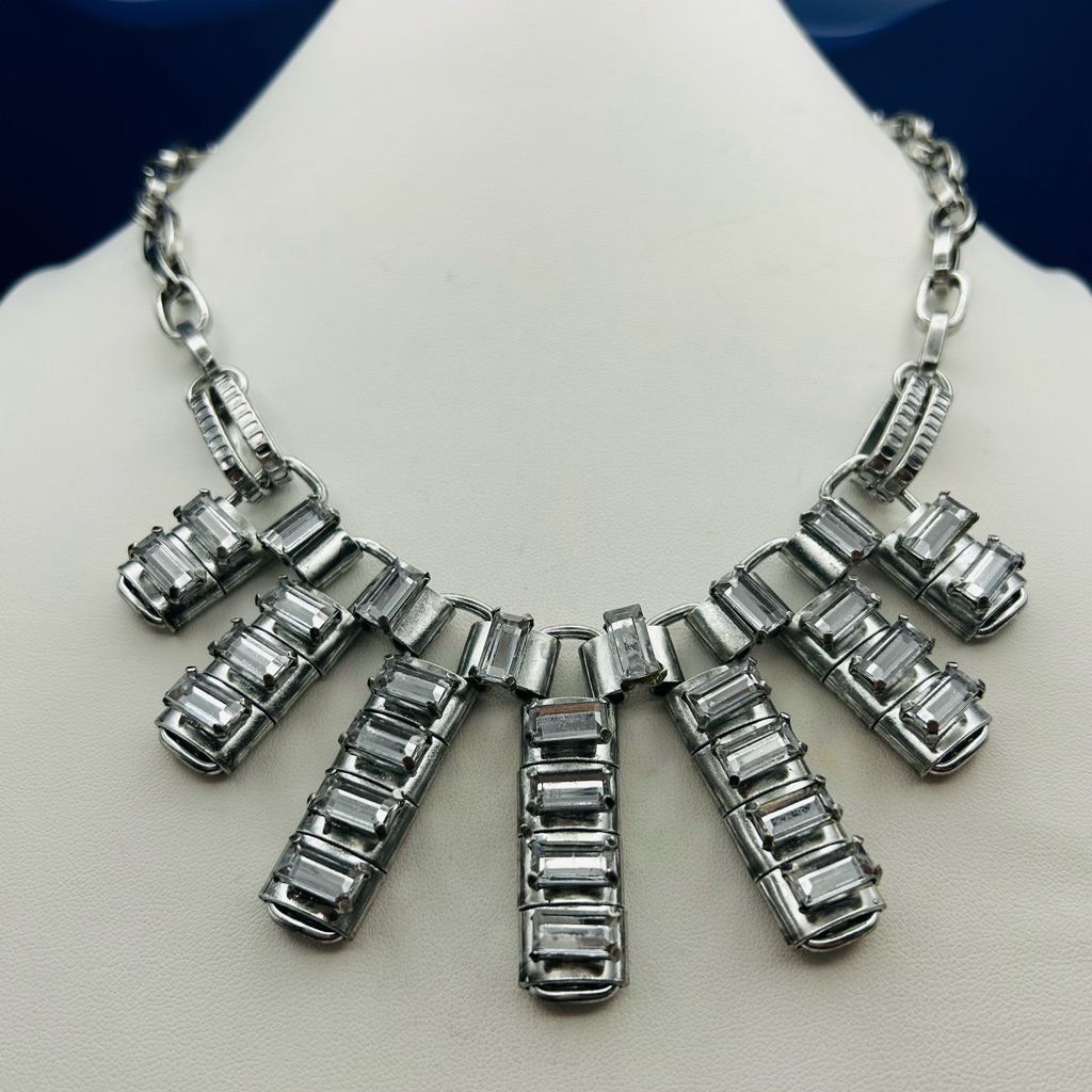 Nwt RJ Graziano Elegant Silver Tone Rhinestone Necklace 48$